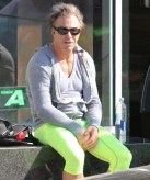 17-celebrities-who-have-experienced-yoga-pants-fails-8